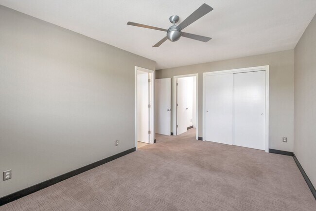 Building Photo - Scottsdale 2 bed 2 Bath Home - With a Pool!!!