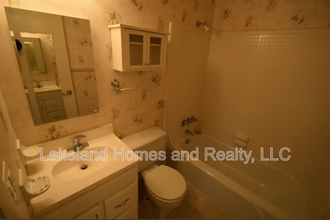 Building Photo - 1920 E Edgewood Dr