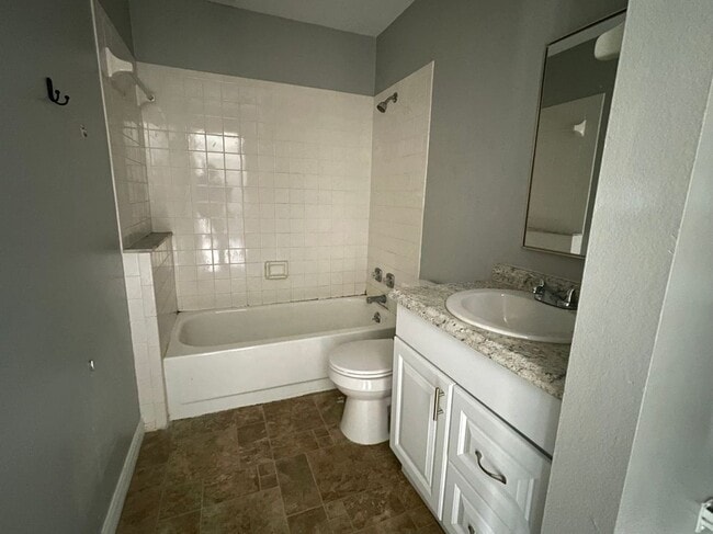 Building Photo - 1193 CR 463