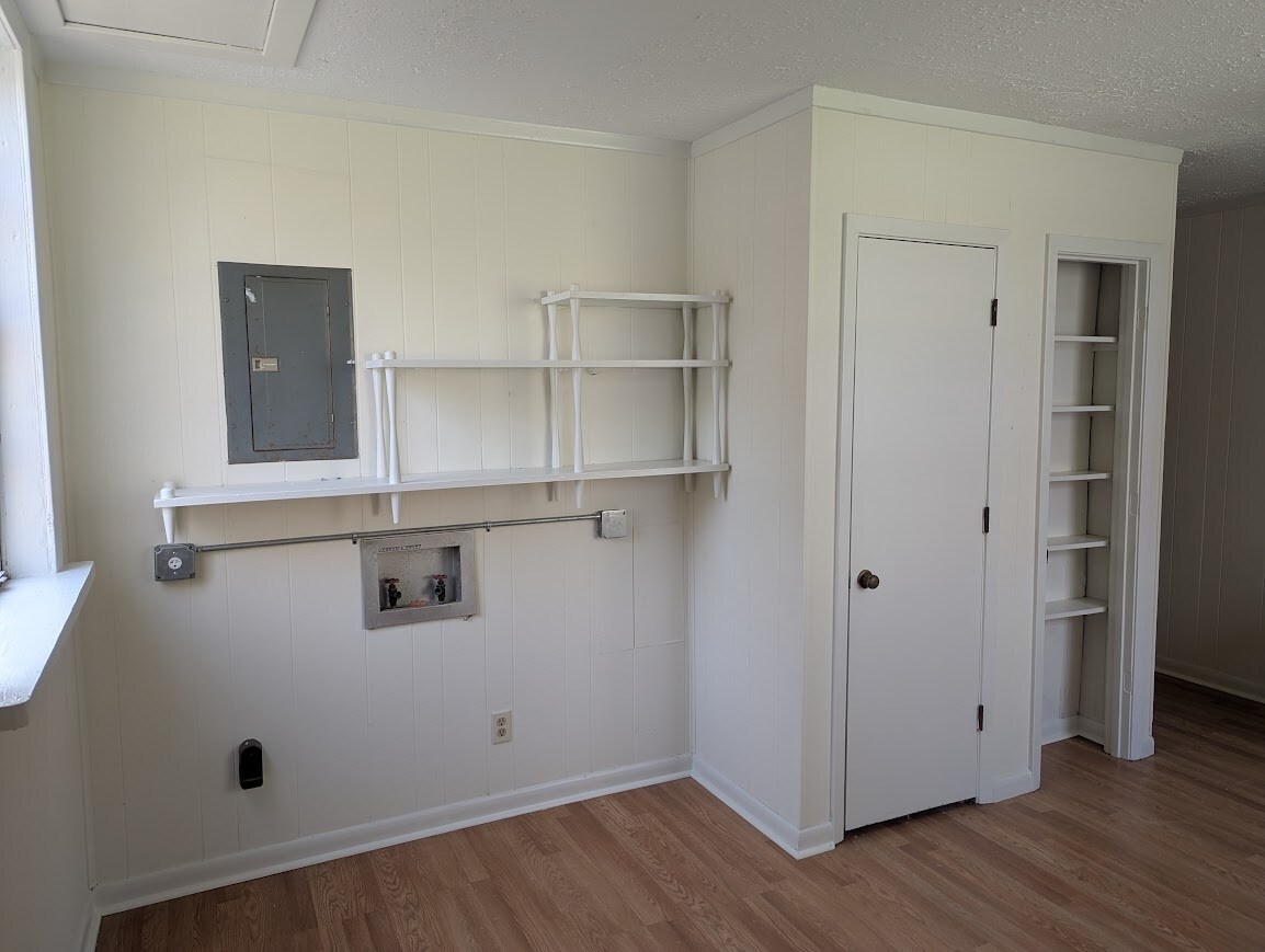 Building Photo - 806 Belhaven St