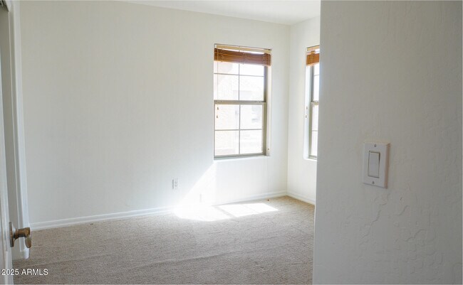 Building Photo - 25564 W Magnolia St