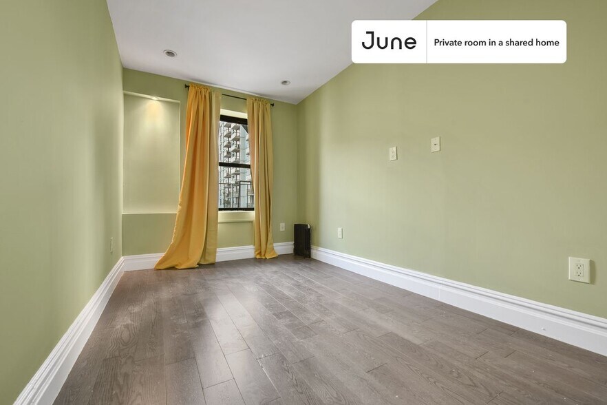 Building Photo - Room in Shared 3 bed/1 bath home