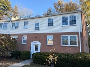 Building Photo - 16 Huguenot St