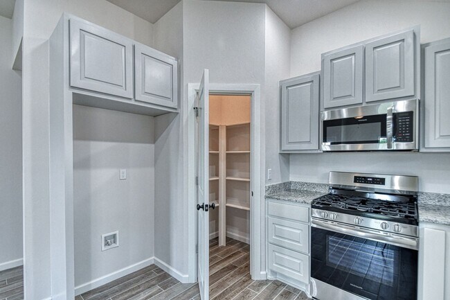 Building Photo - 928 Varenna Ct