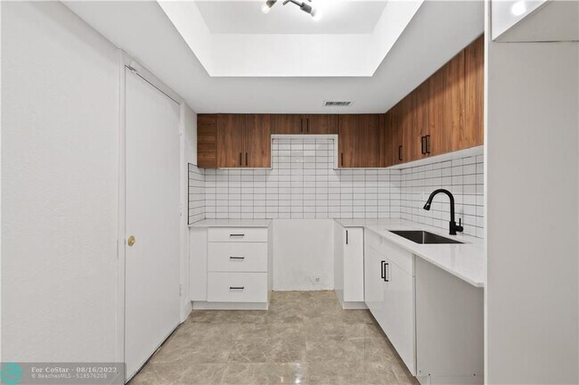 Building Photo - 1200 SW 52nd Ave