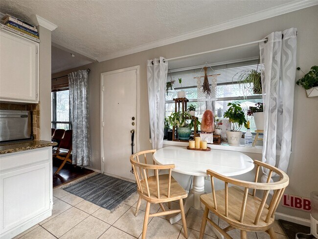 Building Photo - 2909 Laurelridge Dr