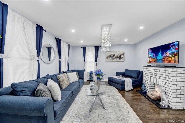 Building Photo - 75 W Kingsbridge Rd