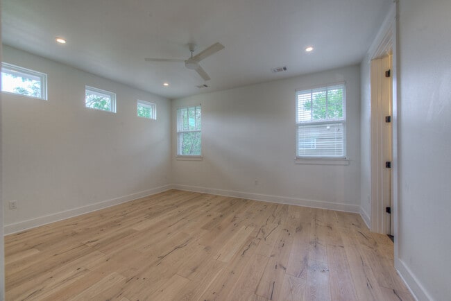 Building Photo - UT PRE LEASE: Newly Constructed: Luxury 4 ...