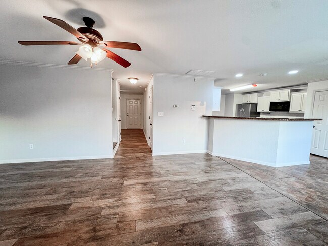 Building Photo - 36 Talladega Loop