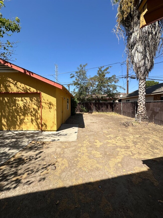 Building Photo - 2253 N San Pablo Ave
