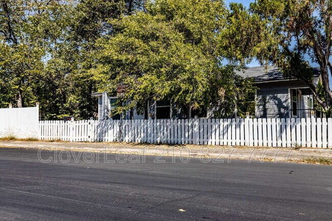 Building Photo - 116 Naylor St