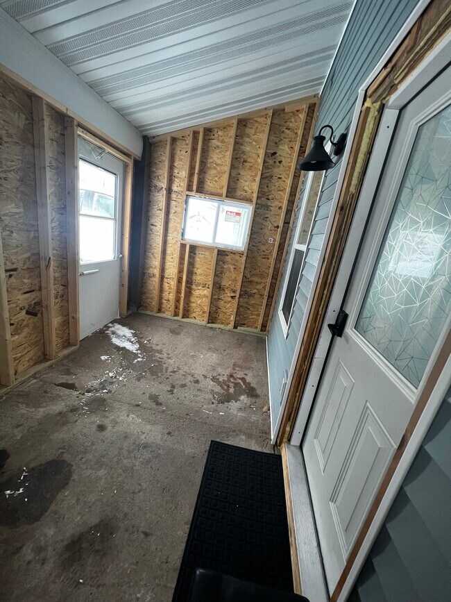 Building Photo - 313 Victoria Ave