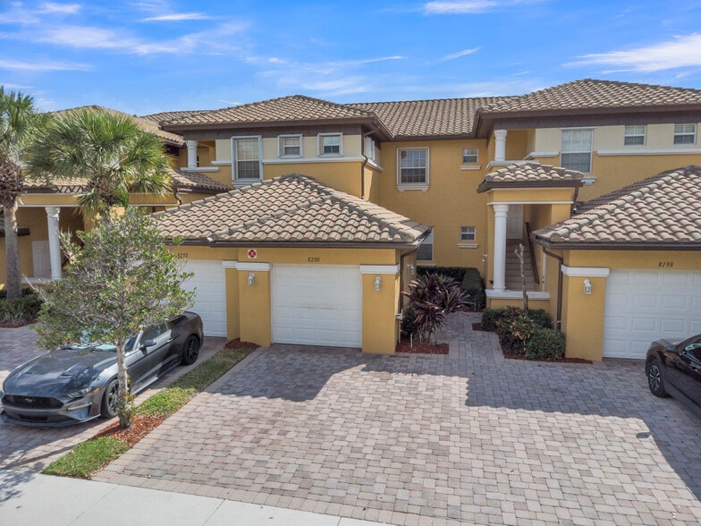 Building Photo - 8200 NW 128th Ln