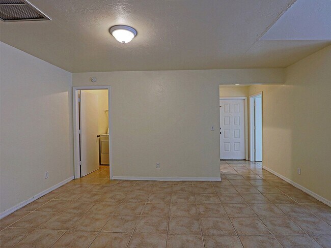 Building Photo - Duplex Cape Coral 3723