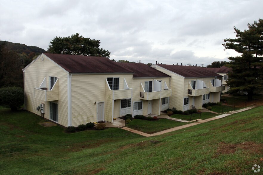 Central Park Townhomes 217 Cedar Village Dr York PA 17406 Apartment