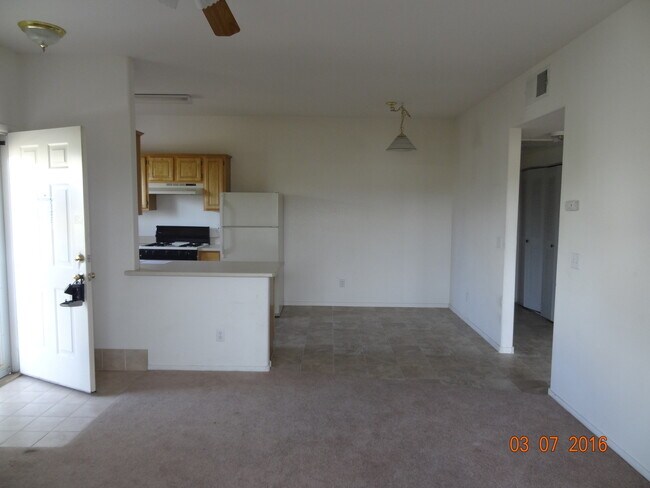 Building Photo - 5655 E Sahara Ave