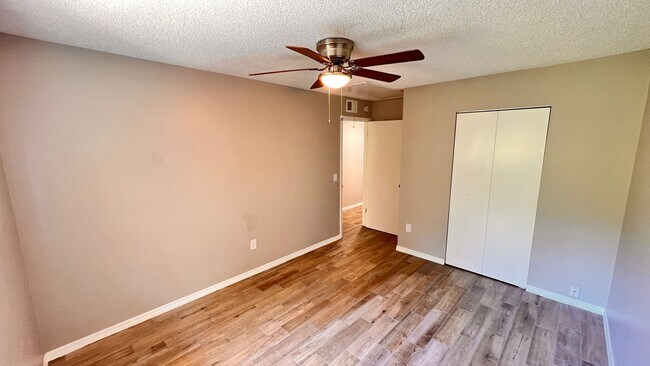 Building Photo - NEWLY RENOVATED 3 Bedroom/2 Bath Unit! Was...