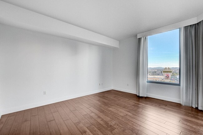 Building Photo - Turnberry Towers 2705W-City/Golf Course Views from this Stunning 1Bd/1.5Ba Residence