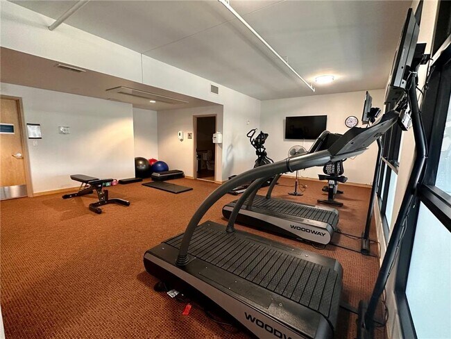 Building Photo - 401 N 2nd St