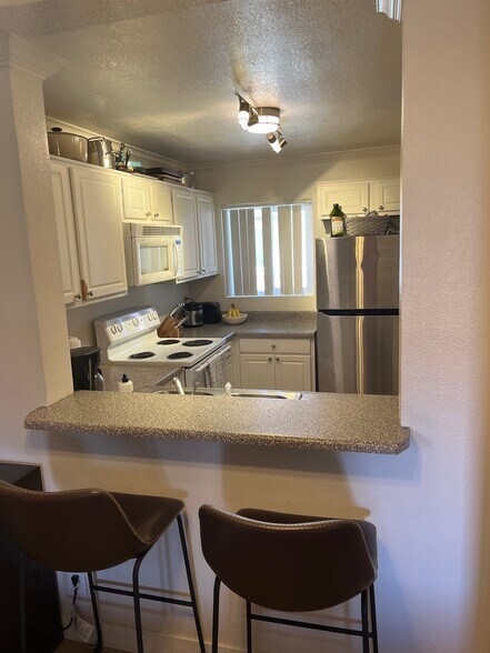 Building Photo - 7405 Charmant Dr