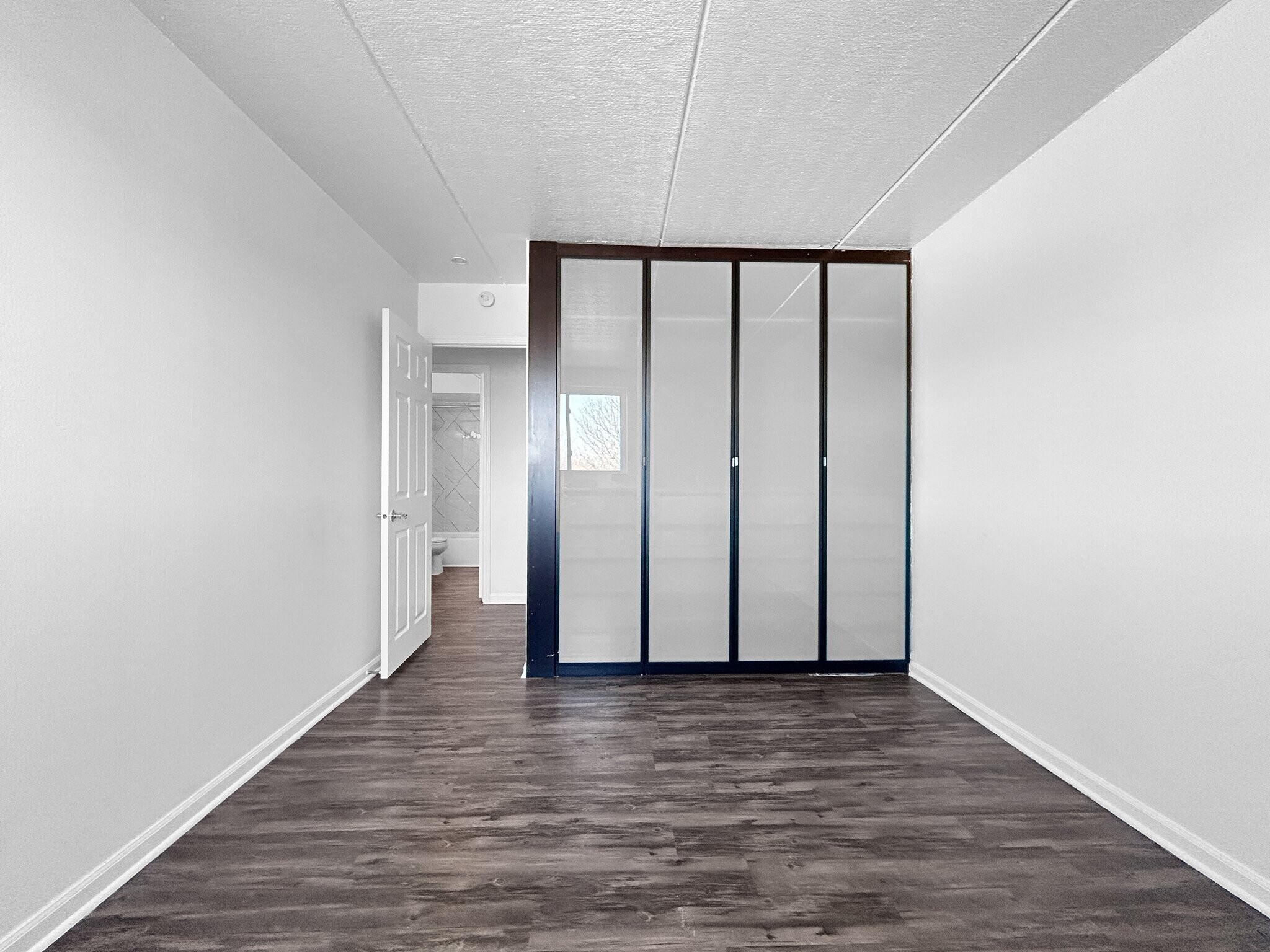 Building Photo - 5011 Valley Ln