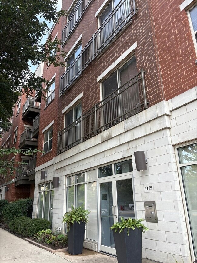 Building Photo - 1155 W Roosevelt Rd