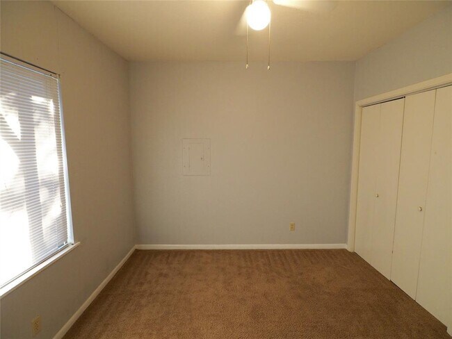 Building Photo - 4508 Bennett Ave
