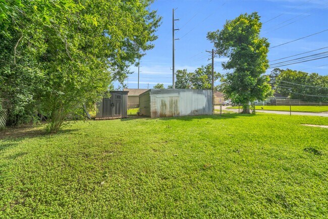 Building Photo - 7304 Kinney St