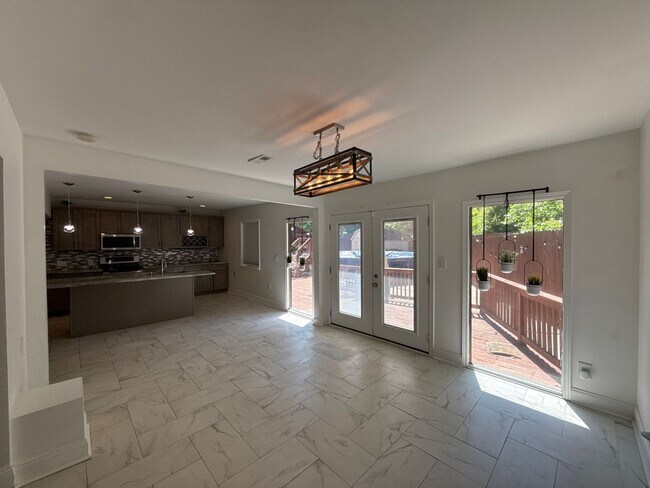 Building Photo - Updated Ranch Home with Luxury features!