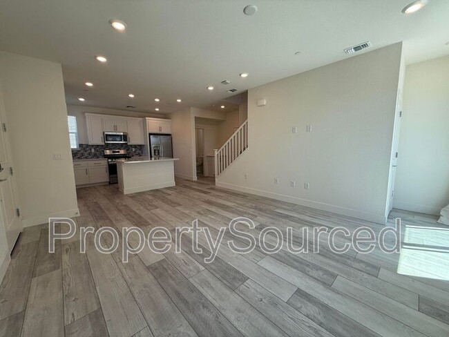 Building Photo - 2044 Daimler St