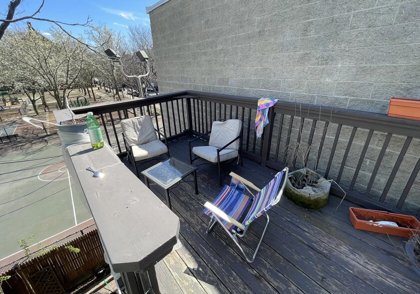 Building Photo - 289 D St