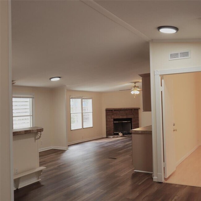 Building Photo - 282 Texas Oak Dr