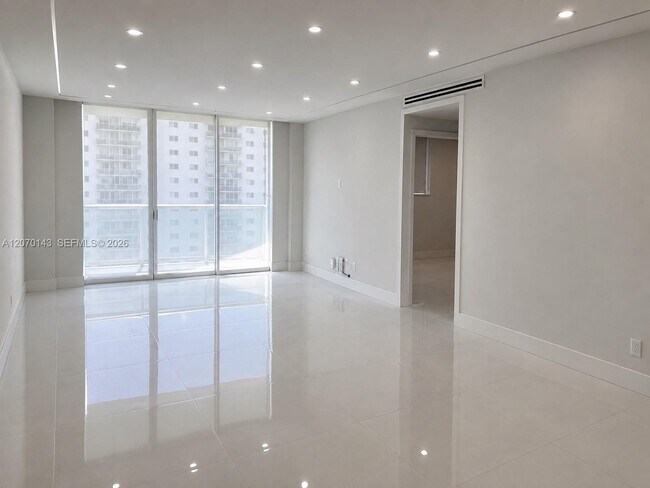 Building Photo - 19390 Collins Ave