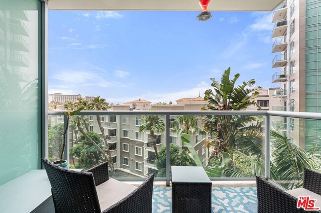 Building Photo - 13700 Marina Pointe Dr