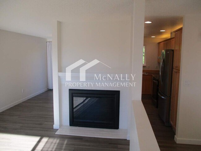 Building Photo - 4 Bedroom, 1.75 Bathroom Home in North Tacoma