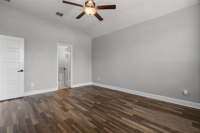 Building Photo - 1440 Lakeview Dr