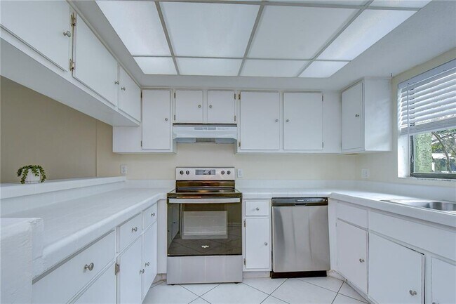 Building Photo - 230 Cypress Pl