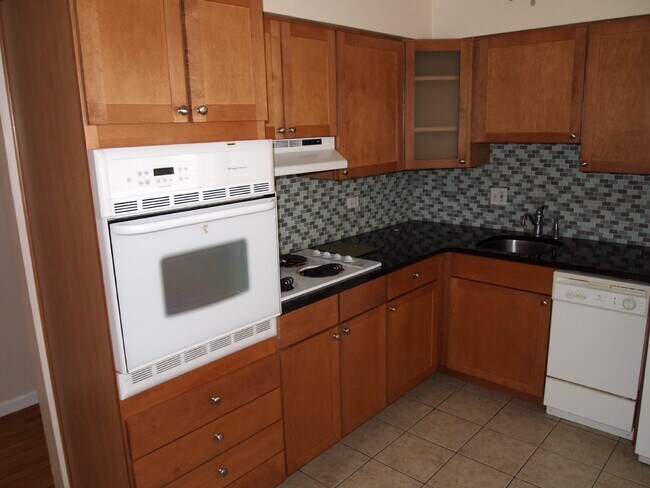 Building Photo - 1BR/1BA Updated Cap Hill Home near Cheesman!