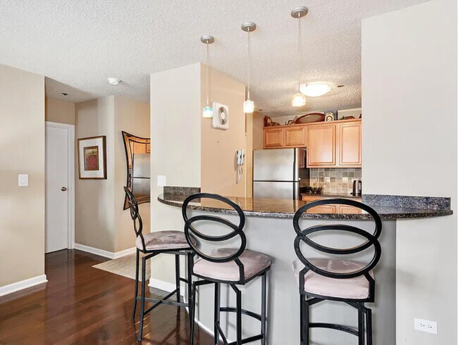 Building Photo - 111 W Maple St