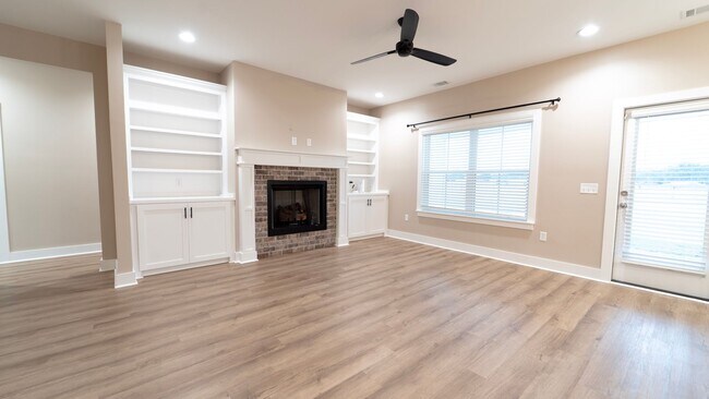 Building Photo - Move-In Special! Free January Rent — Stunning Like-New 4-Bedroom Home Just Minutes from Fort Stewart