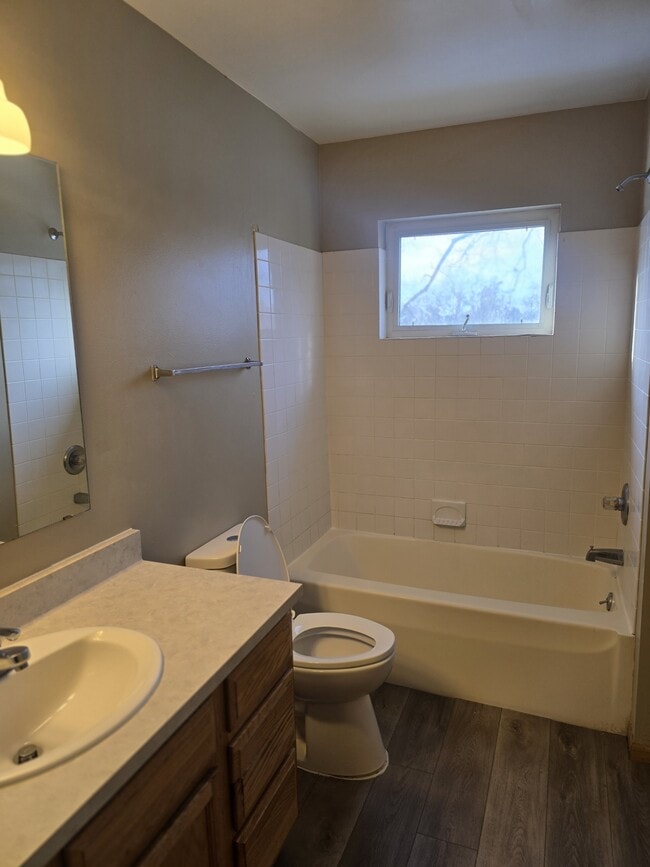 Building Photo - 94 E Montcalm St