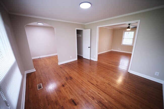 Building Photo - Charming Single-Story Home on a Spacious L...