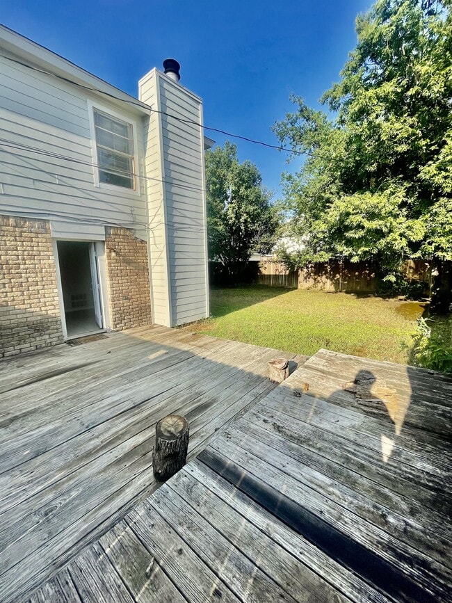 Building Photo - 909 NW Summercrest Blvd