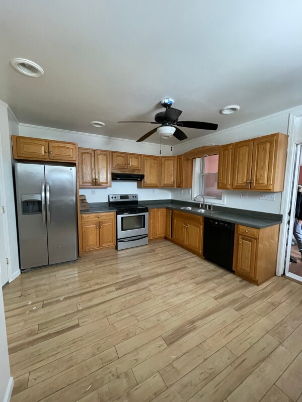 Building Photo - 3426 Fairfield St