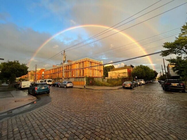 Building Photo - 189 Conover St