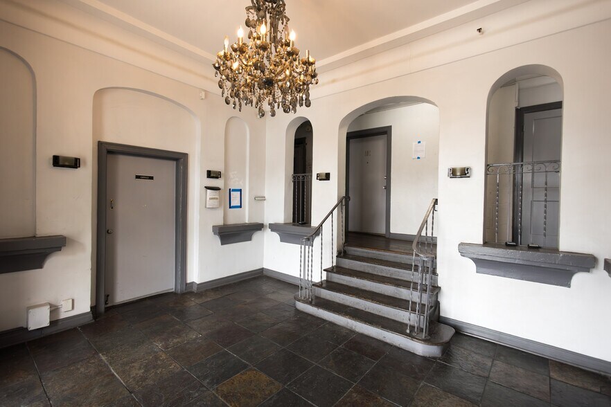 Building Photo - 357 S Alvarado St