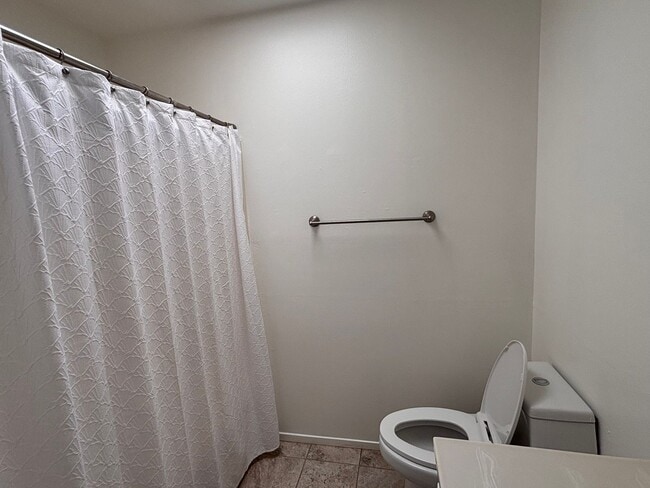 Building Photo - Beautiful Stallion Springs Home With A View!