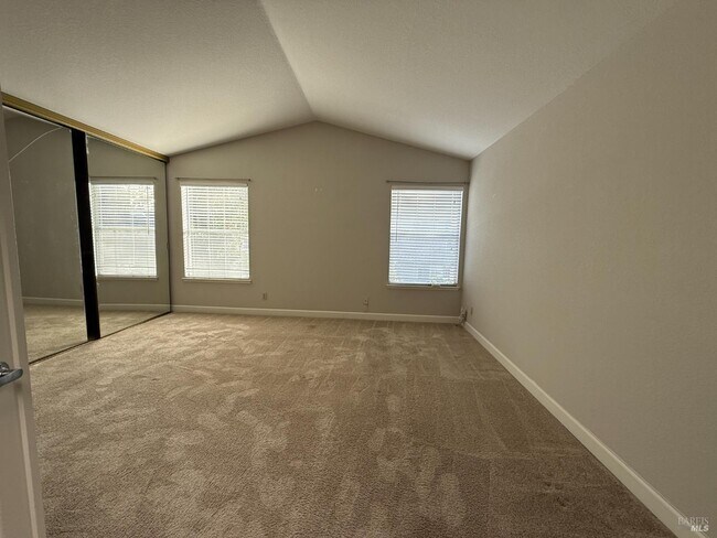 Building Photo - 861 Sonnet Dr