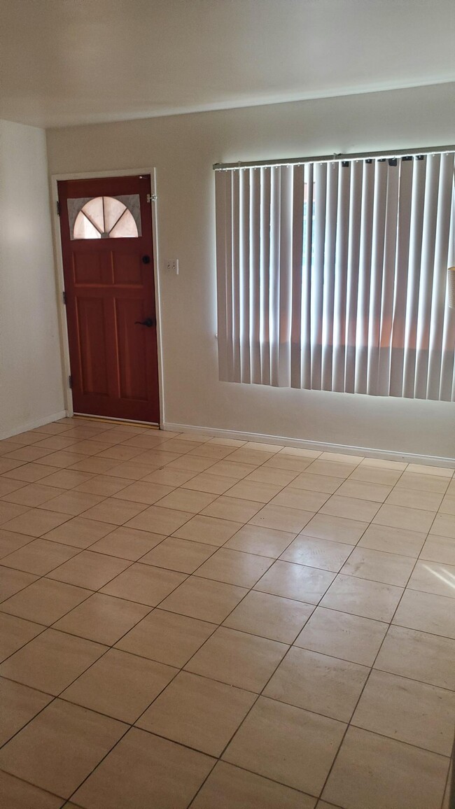 Building Photo - 18436 Roslin Ave