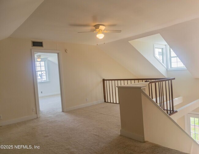 Building Photo - 842 Cedar St